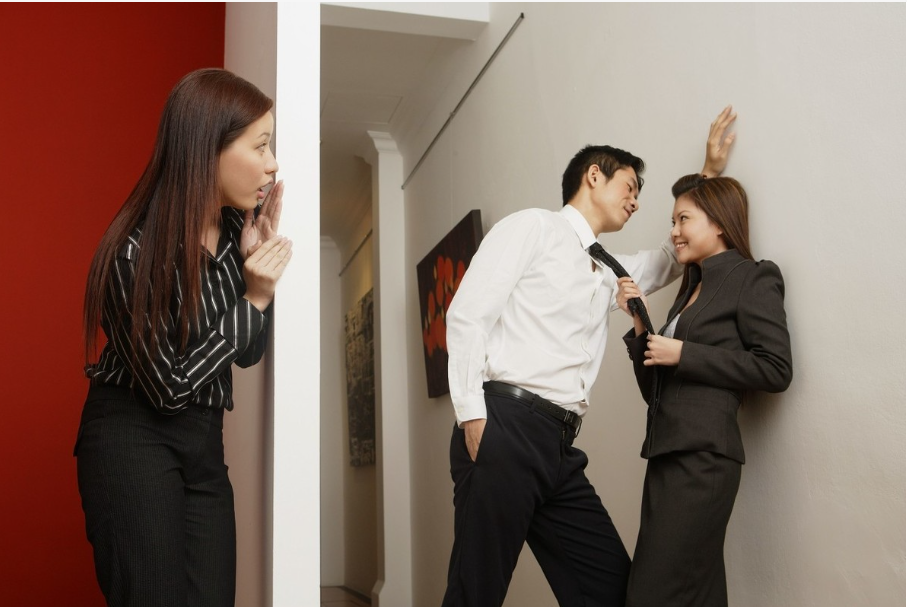 上海外遇调查取证：配偶频繁婚外遇应该容忍还是离婚?怎么处理呢